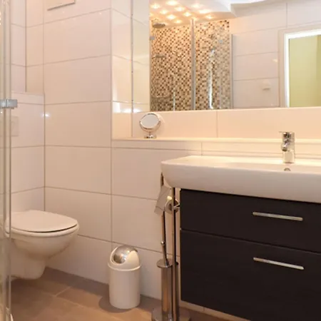Seeschloss 4 Nur 2 Minuten Zum By Interhome *