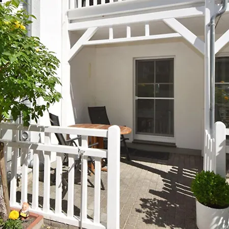 شقة Seeschloss 4 Nur 2 Minuten Zum By Interhome